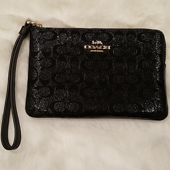 Coach Handbags - Coach Corner Zip Wristlet